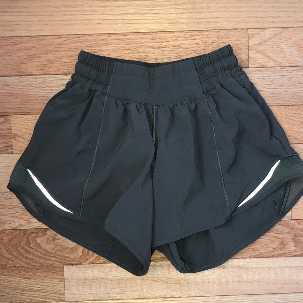 Lululemon Hottie Hot Shorts 4”